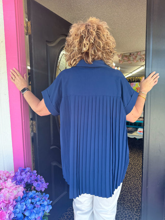 entro, navy, pleats, collared