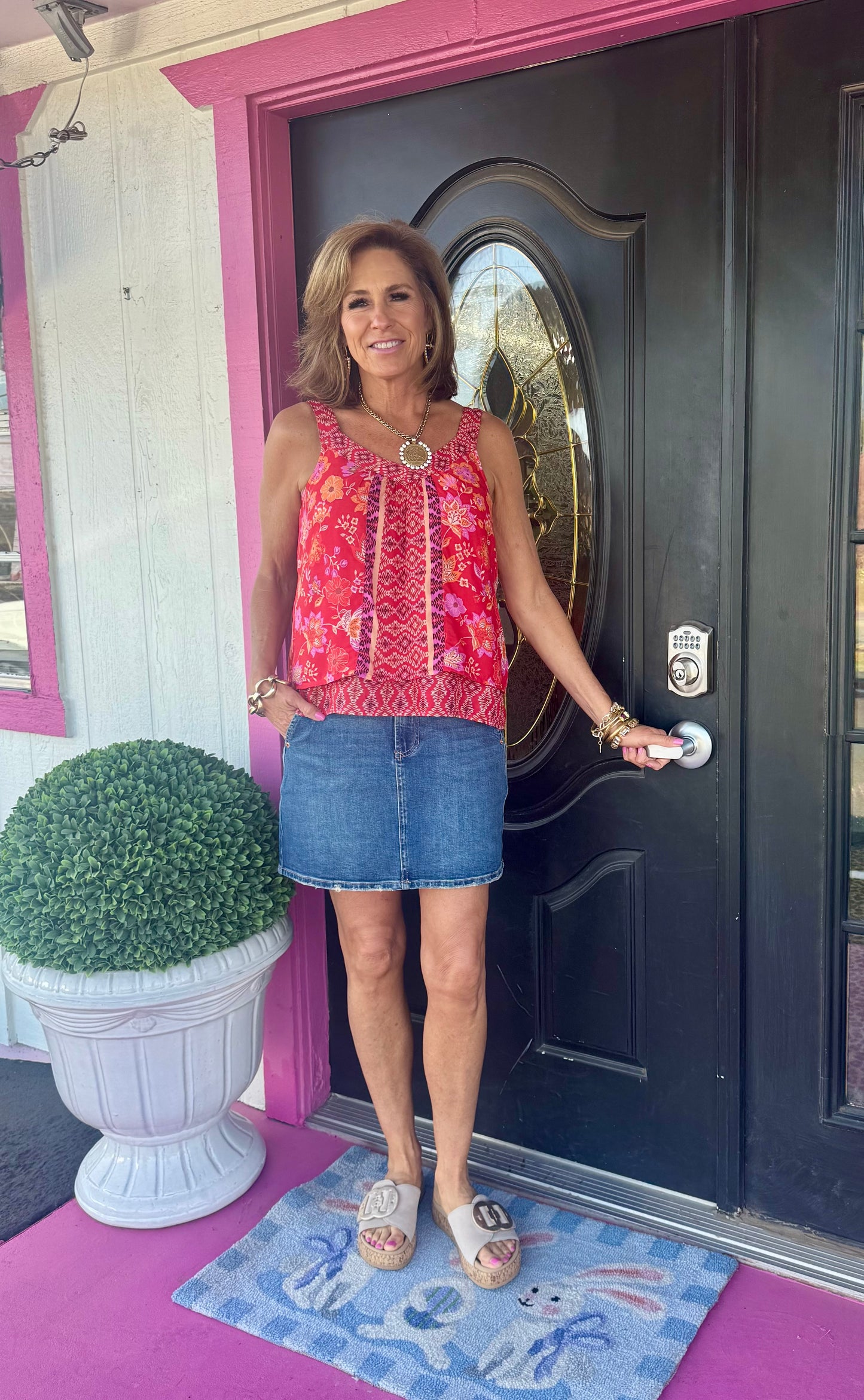 Red Floral Slvless V-Neck Top