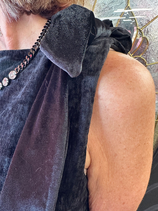 Black Sleeveless Velvet Tie Dress