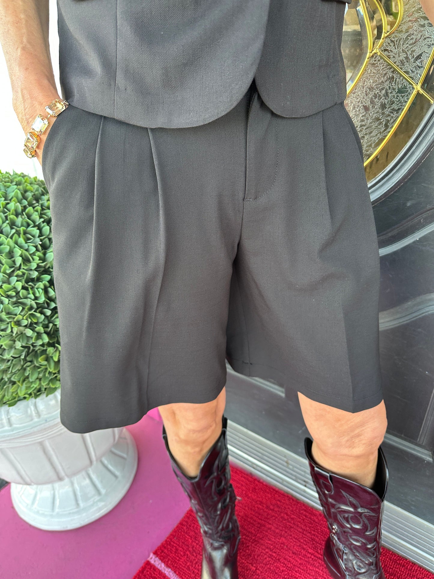 Black HR Bermuda Short