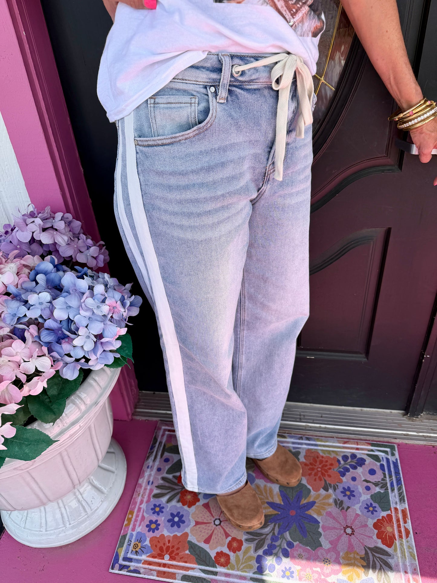 Light Baggy Jean w/White Stripe
