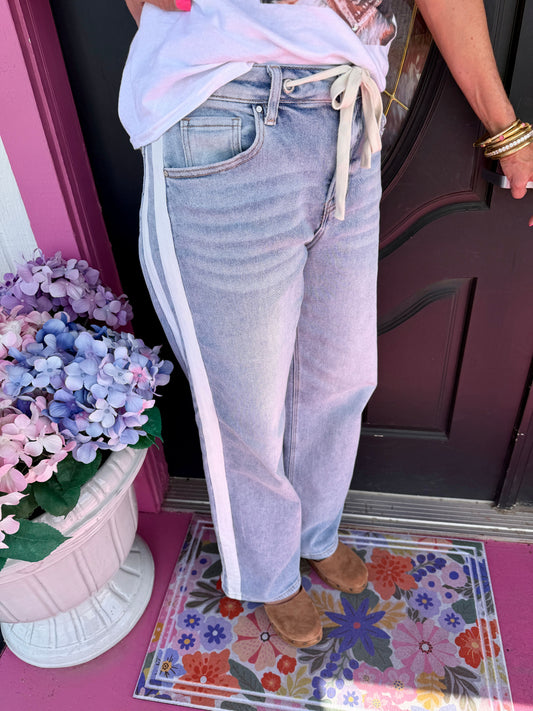 Light Baggy Jean w/White Stripe
