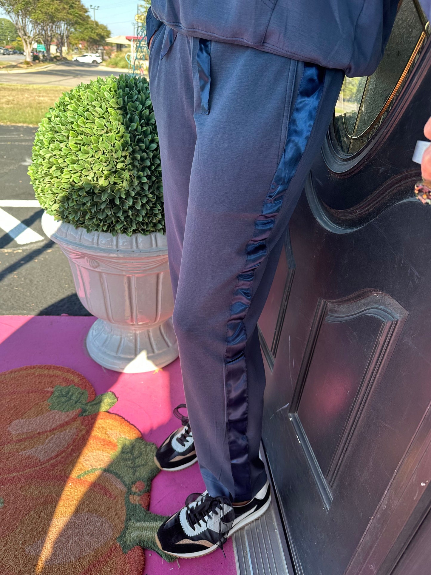 Stain Trim Detail Lounge Set